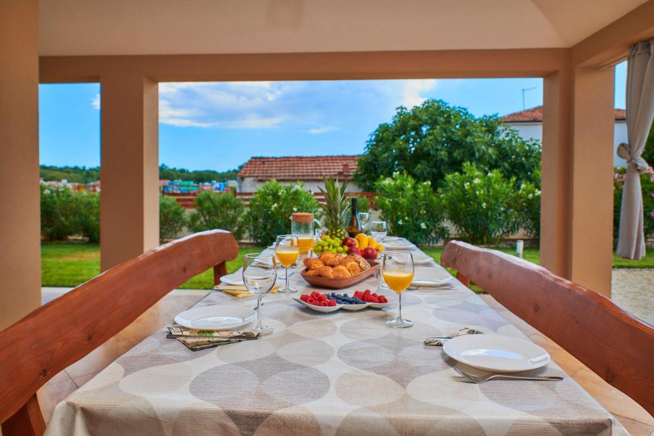 Villa Bartona For 8 Persons With Private Swimmingpool Pula Exterior foto