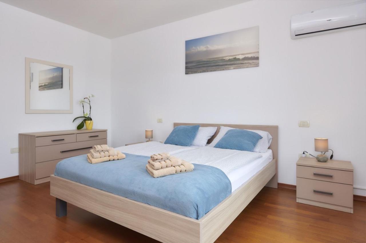 Villa Bartona For 8 Persons With Private Swimmingpool Pula Exterior foto