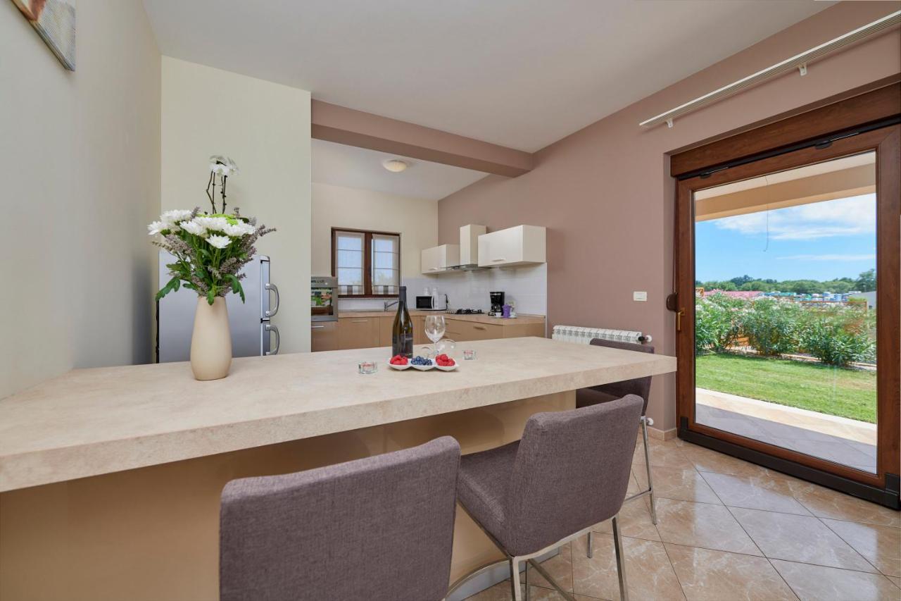 Villa Bartona For 8 Persons With Private Swimmingpool Pula Exterior foto