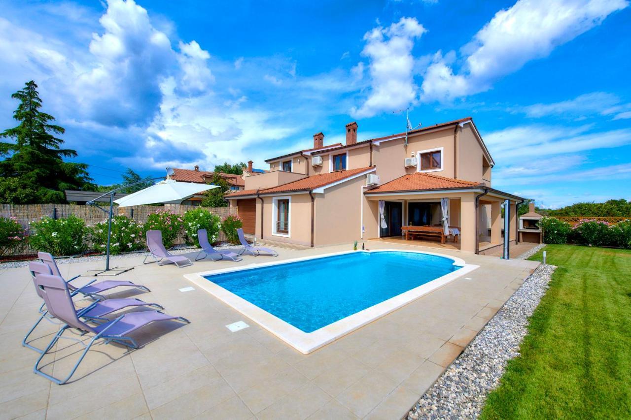 Villa Bartona For 8 Persons With Private Swimmingpool Pula Exterior foto