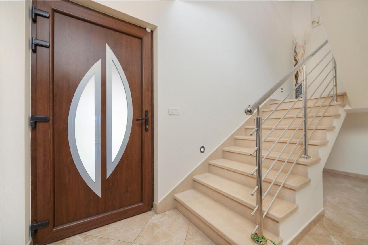 Villa Bartona For 8 Persons With Private Swimmingpool Pula Exterior foto