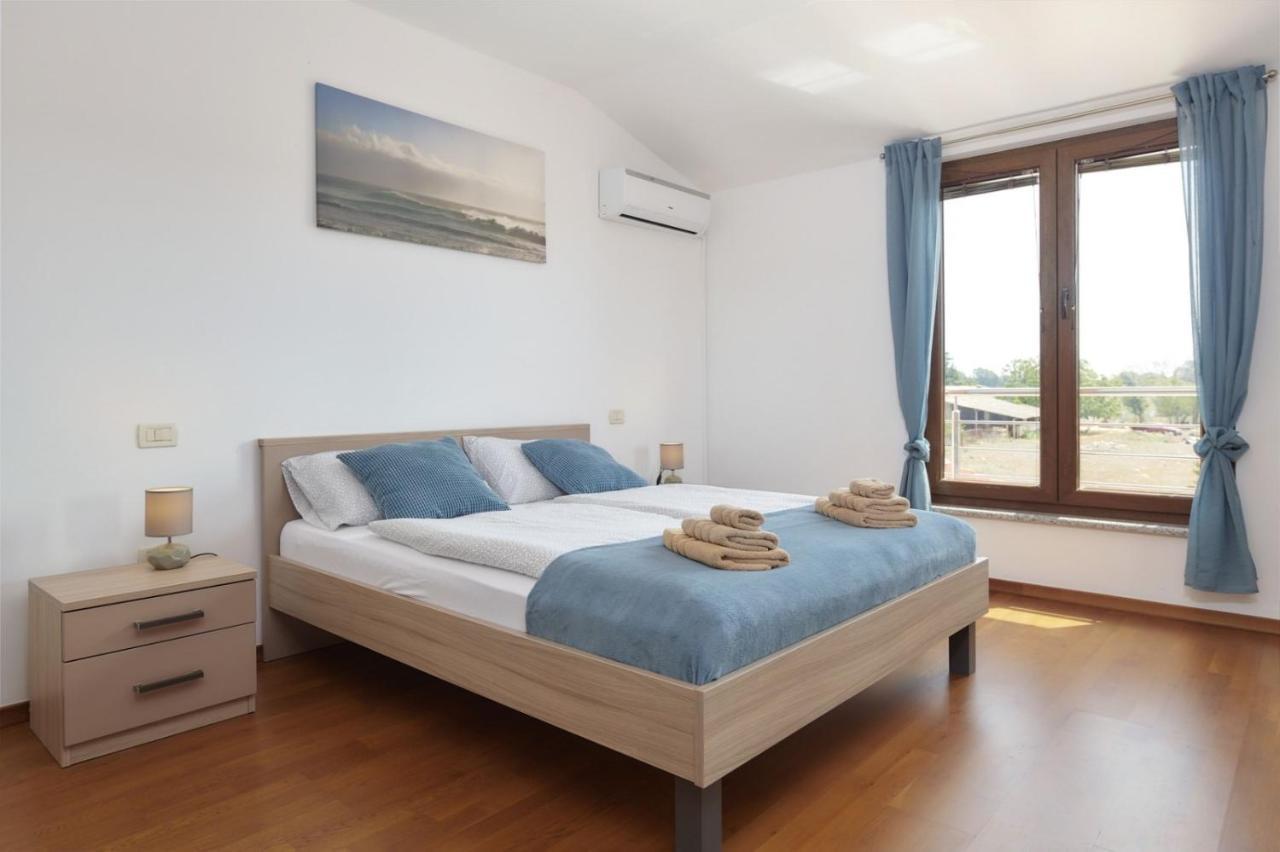 Villa Bartona For 8 Persons With Private Swimmingpool Pula Exterior foto