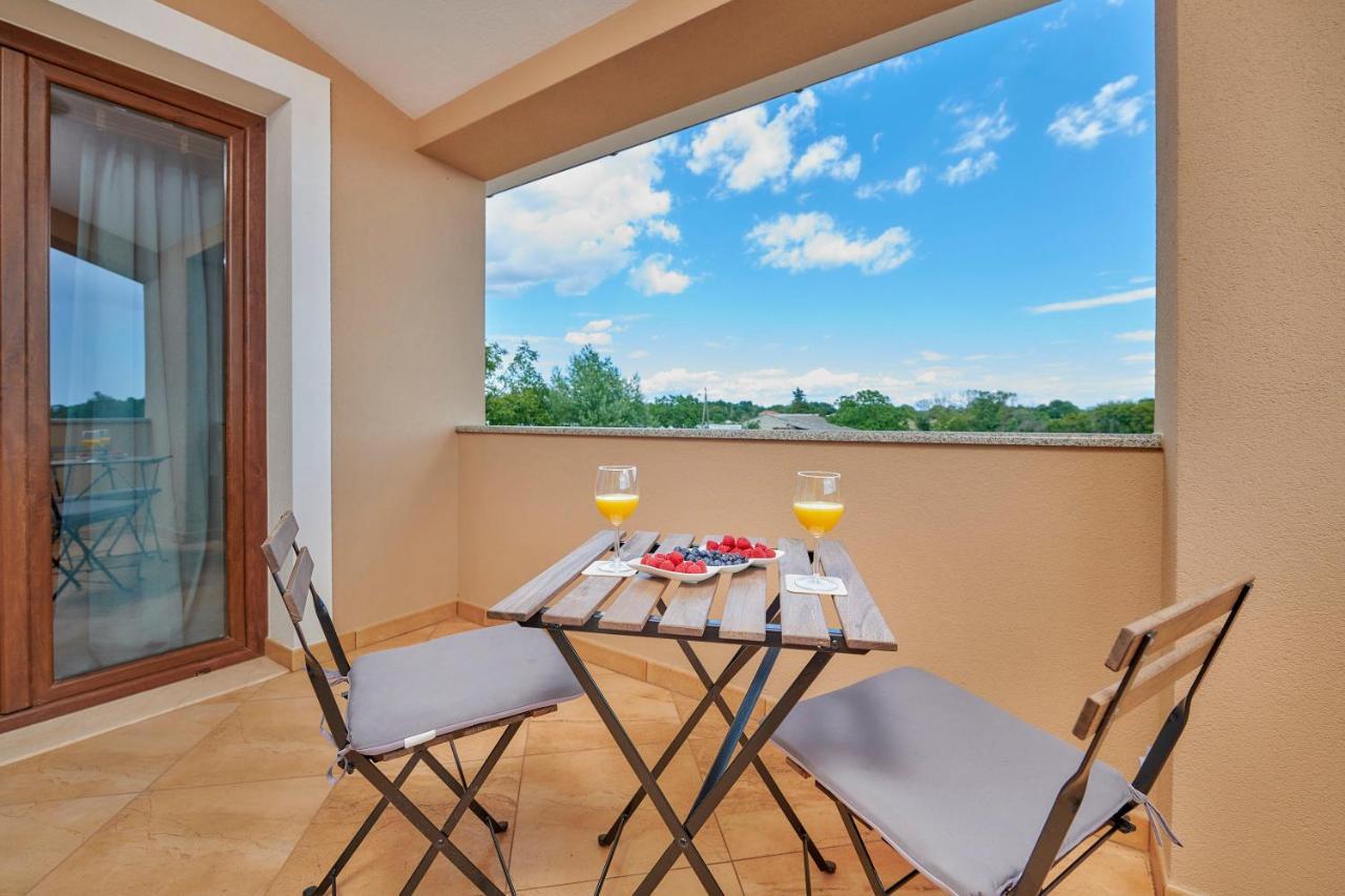 Villa Bartona For 8 Persons With Private Swimmingpool Pula Exterior foto
